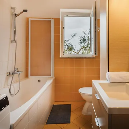 Holiday home Awesome In Saini With House A Panoramic View Kmeti
