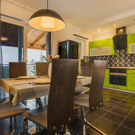 Holiday home Awesome In Saini With House A Panoramic View *